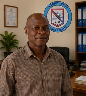Professeur(e) du secondaire - photo à venir